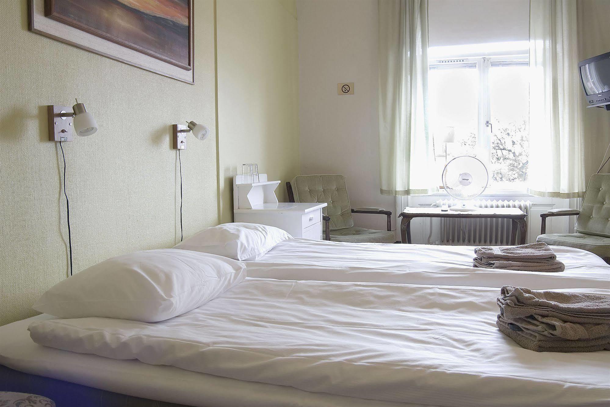Jaernvaegshotellet Gävle Esterno foto